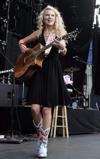 Taylor Swift — @Orange Beach, AL — photo 12