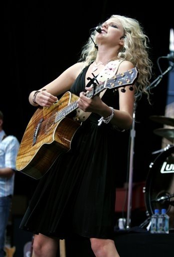 Taylor Swift — @Orange Beach, AL — photo 13