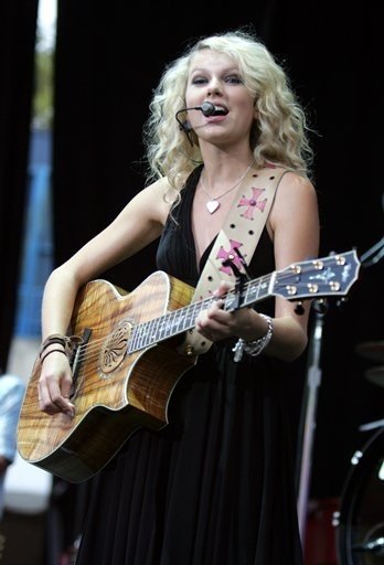 Taylor Swift — @Orange Beach, AL — photo 14