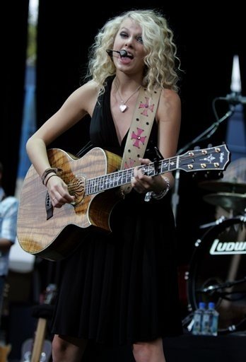 Taylor Swift — @Orange Beach, AL — photo 16