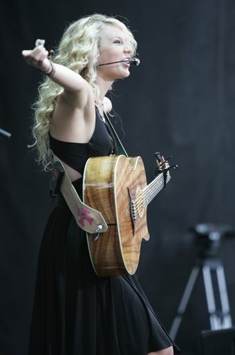 Taylor Swift — @Orange Beach, AL — photo 20