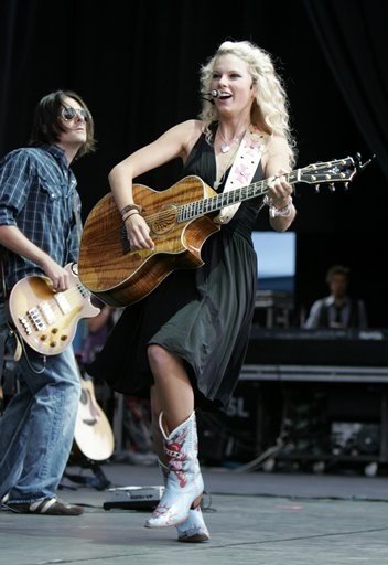Taylor Swift — @Orange Beach, AL — photo 23
