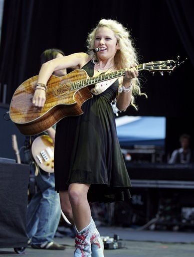 Taylor Swift — @Orange Beach, AL — photo 24