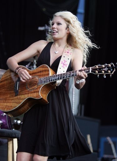 Taylor Swift — @Orange Beach, AL — photo 25