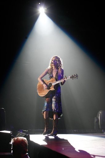 Taylor Swift — @ Pepsi center — photo 2