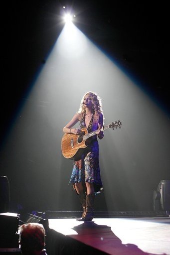 Taylor Swift — @ Pepsi center — photo 3