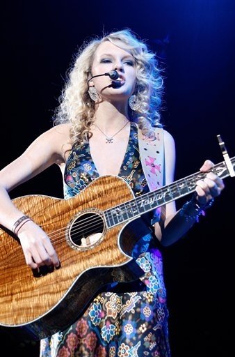 Taylor Swift — @ Pepsi center — photo 4