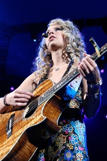 Taylor Swift — @ Pepsi center — photo 6