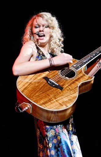 Taylor Swift — @ Pepsi center — photo 8
