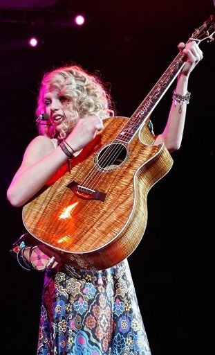 Taylor Swift — @ Pepsi center — photo 9