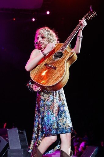 Taylor Swift — @ Pepsi center — photo 10