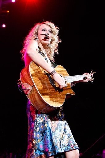 Taylor Swift — @ Pepsi center — photo 14