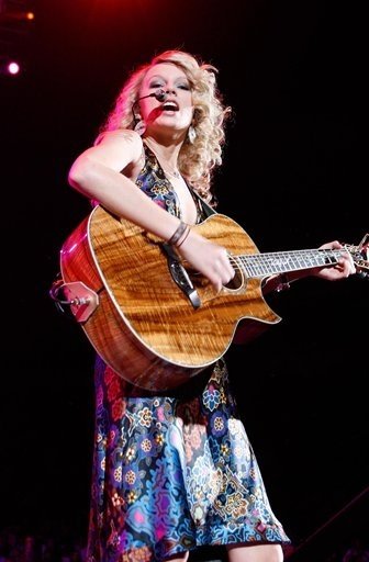Taylor Swift — @ Pepsi center — photo 16