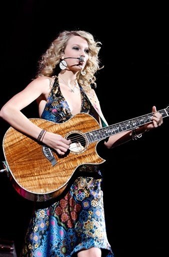 Taylor Swift — @ Pepsi center — photo 17