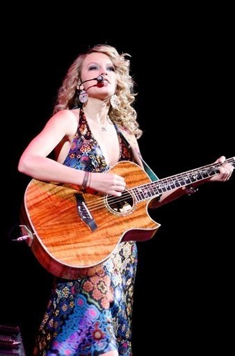 Taylor Swift — @ Pepsi center — photo 18