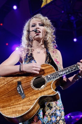 Taylor Swift — @ Pepsi center — photo 23