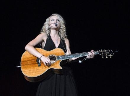 Taylor Swift — @ Raleigh NC — photo 2