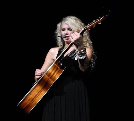 Taylor Swift — @ Raleigh NC — photo 3