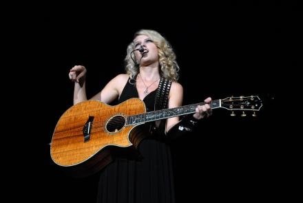 Taylor Swift — @ Raleigh NC — photo 4