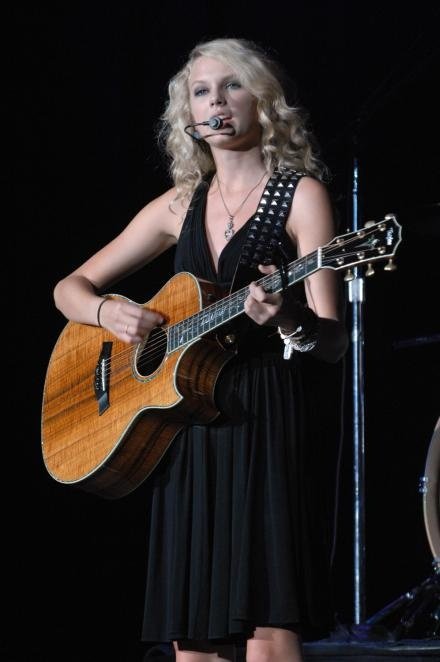 Taylor Swift — @ Raleigh NC — photo 6