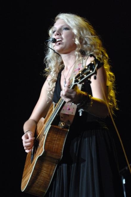 Taylor Swift — @ Raleigh NC — photo 7