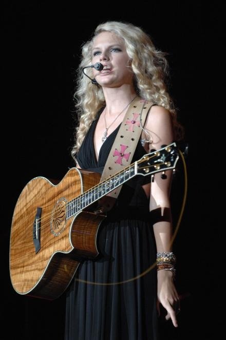 Taylor Swift — @ Raleigh NC — photo 8