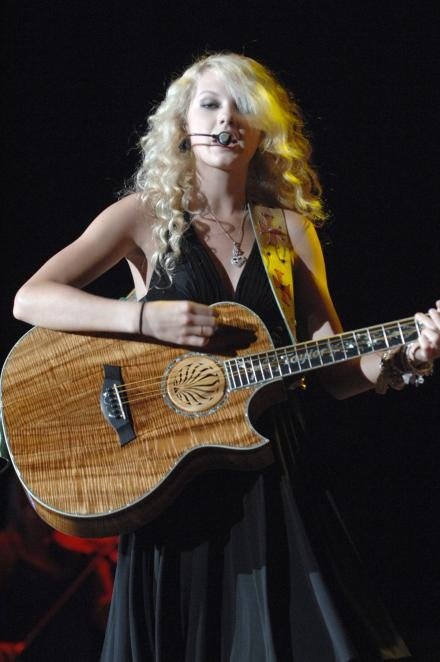 Taylor Swift — @ Raleigh NC — photo 11