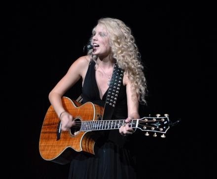 Taylor Swift — @ Raleigh NC — photo 12