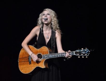 Taylor Swift — @ Raleigh NC — photo 13