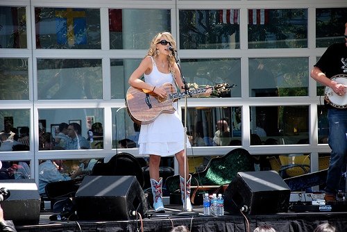 Taylor Swift — Special Yahoo! Performance — photo 4