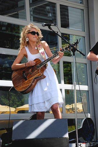 Taylor Swift — Special Yahoo! Performance — photo 7