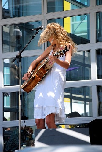 Taylor Swift — Special Yahoo! Performance — photo 9