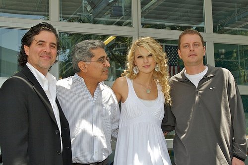 Taylor Swift — Special Yahoo! Performance — photo 21