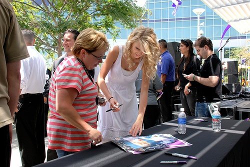 Taylor Swift — Special Yahoo! Performance — photo 35