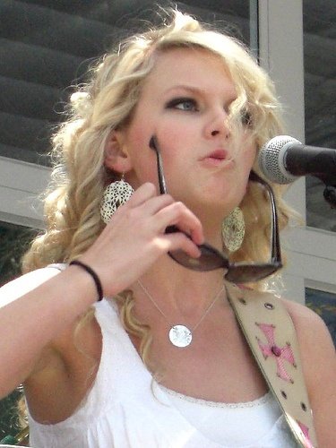 Taylor Swift — Special Yahoo! Performance — photo 76