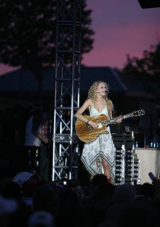 Taylor Swift — @Statesboro, GA — photo 10