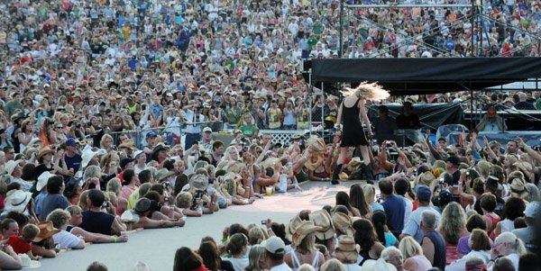 Taylor Swift — 16th Annual Country Thunder — photo 4