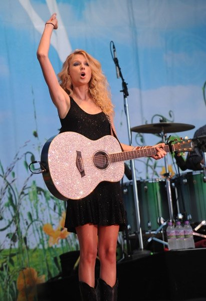 Taylor Swift — 16th Annual Country Thunder — photo 6