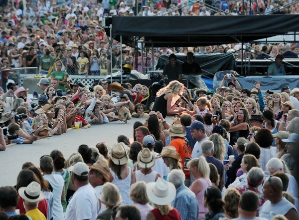 Taylor Swift — 16th Annual Country Thunder — photo 9