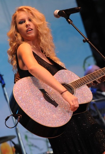 Taylor Swift — 16th Annual Country Thunder — photo 18