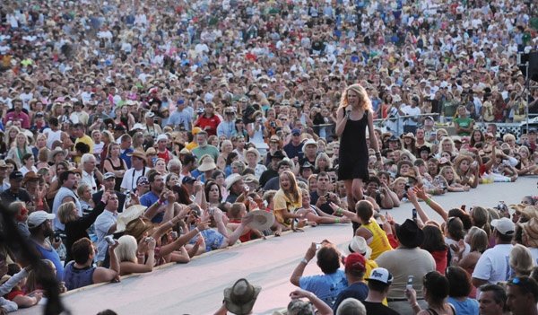 Taylor Swift — 16th Annual Country Thunder — photo 26