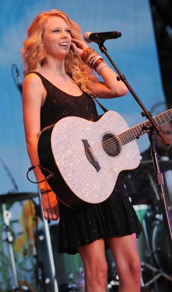 Taylor Swift — 16th Annual Country Thunder — photo 35