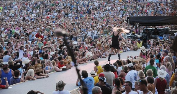 Taylor Swift — 16th Annual Country Thunder — photo 40