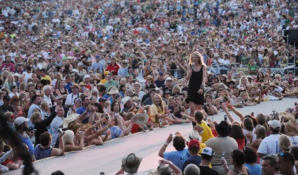 Taylor Swift — 16th Annual Country Thunder — photo 43