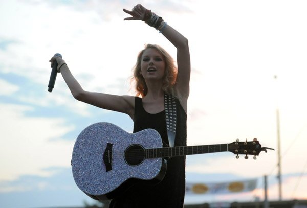 Taylor Swift — 16th Annual Country Thunder — photo 46