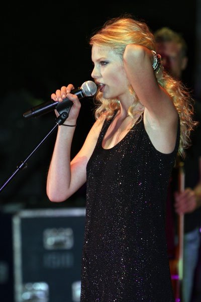 Taylor Swift — 16th Annual Country Thunder — photo 53