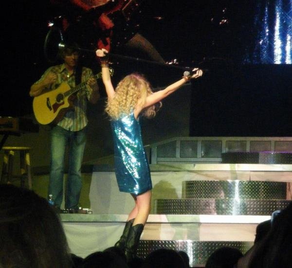 Taylor Swift — @Chattanooga, TN — photo 4