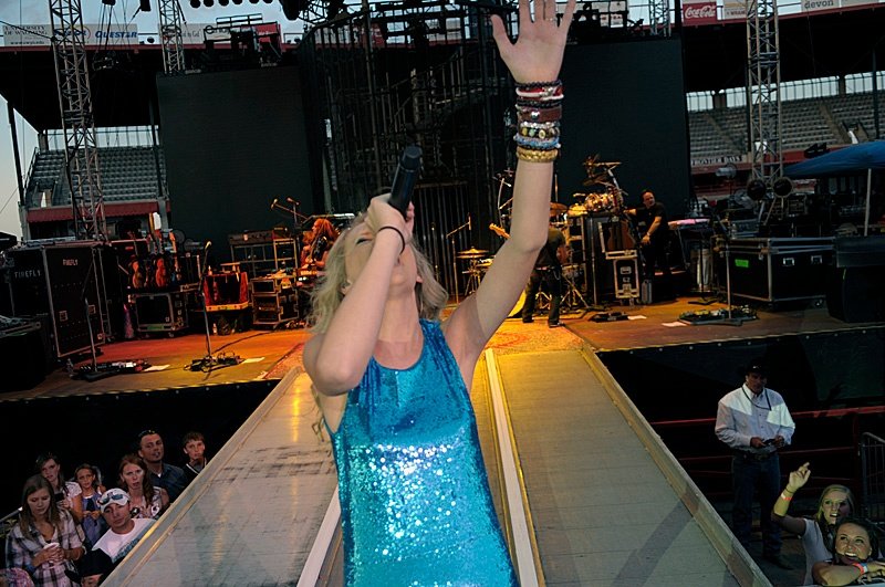 Taylor Swift — Cheyenne Frontier Day — photo 2