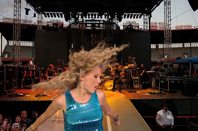 Taylor Swift — Cheyenne Frontier Day — photo 4