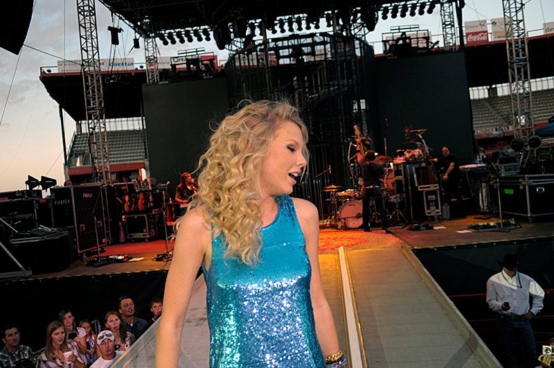 Taylor Swift — Cheyenne Frontier Day — photo 5